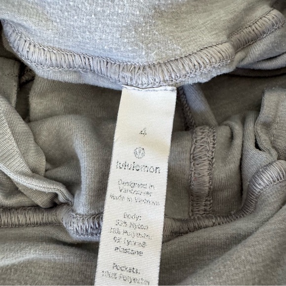 Lululemon 🍋 Ready to Rulu Jogger Cinch Color: Heathered Silver Drop - Picture 10 of 15